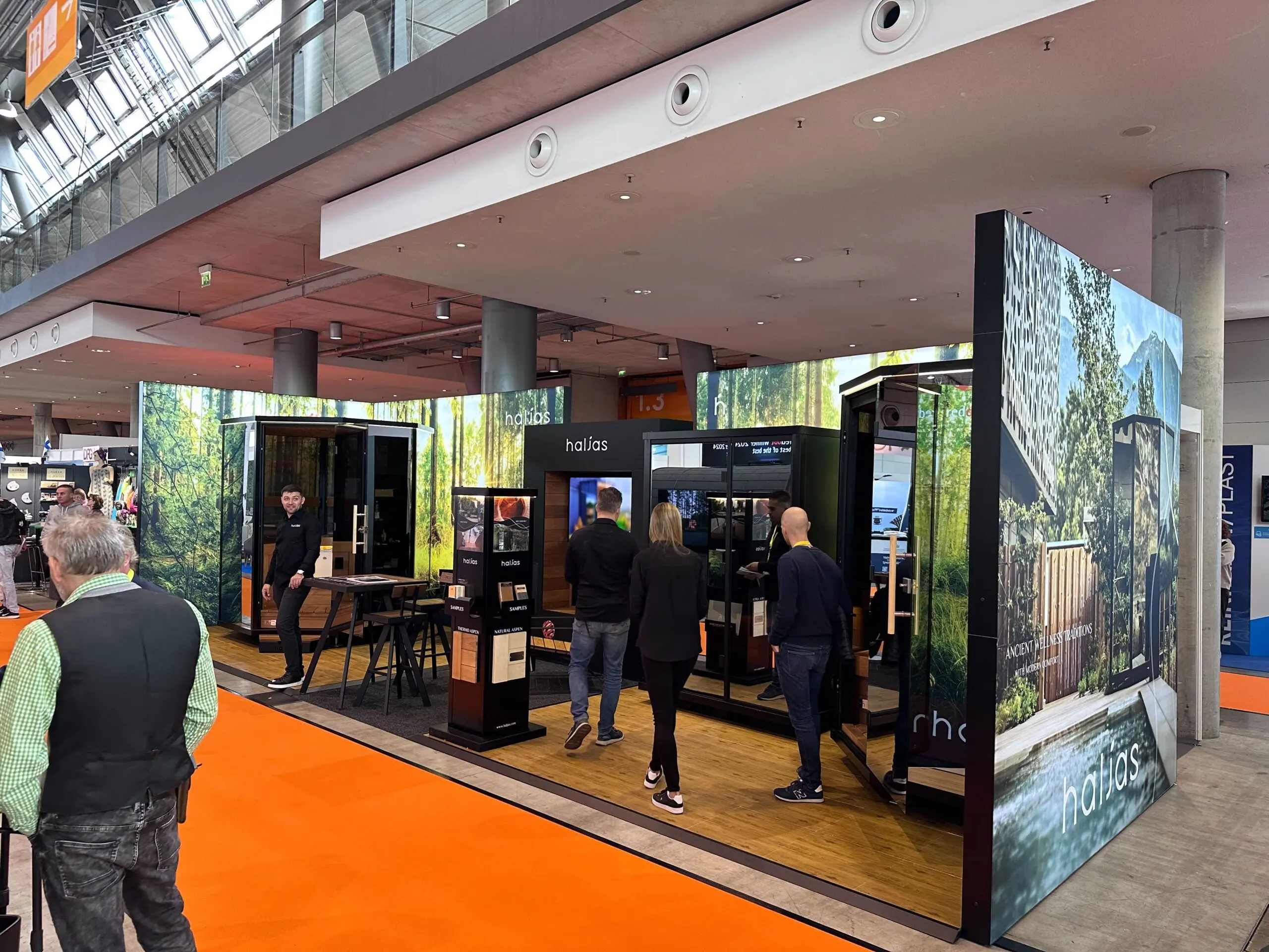 valgusreklaam messil - valgusreklaamseinad