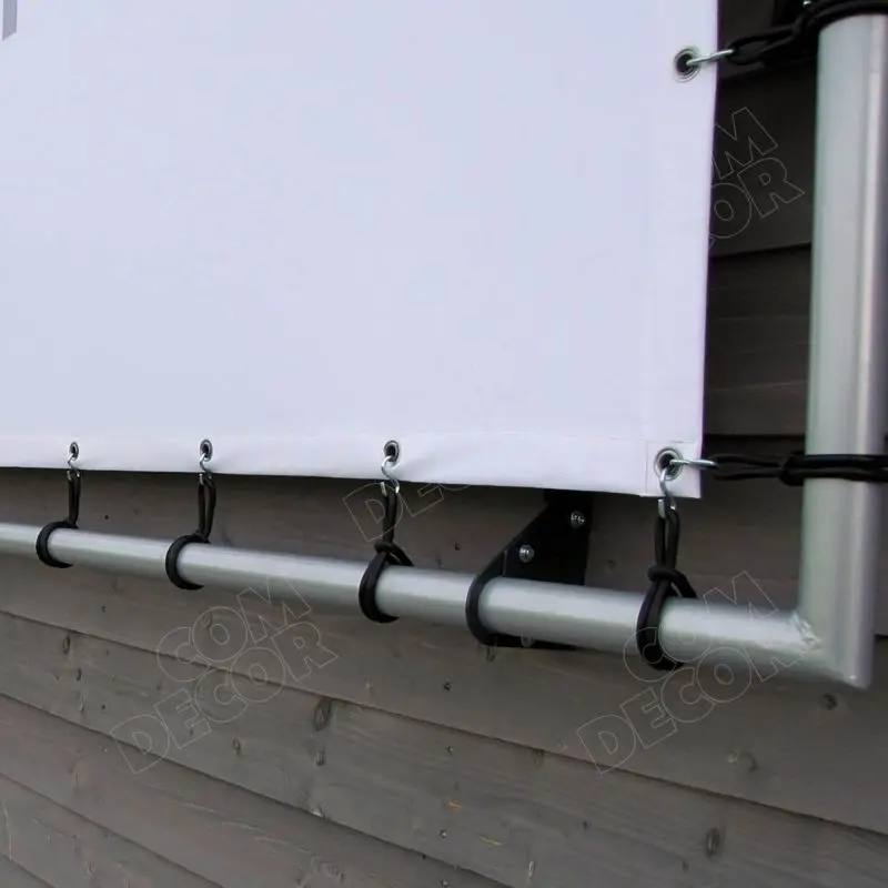 PVC bänner ja alumiiniumist bänneriraam seinal