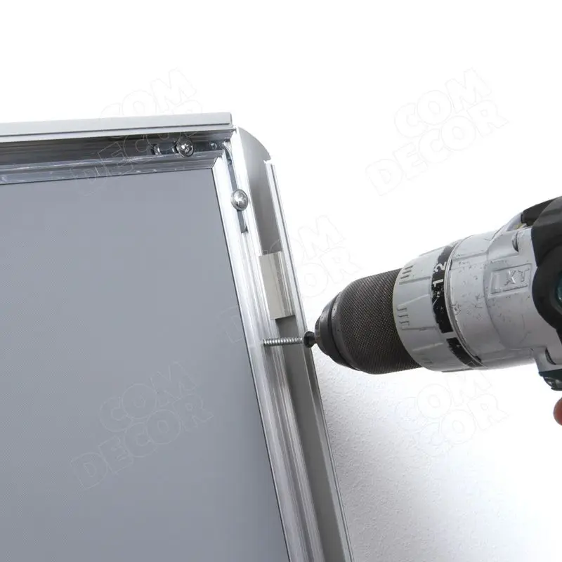 snapframe-plakatiraami-paigaldamine-1252 Plakatiraam Slim-15