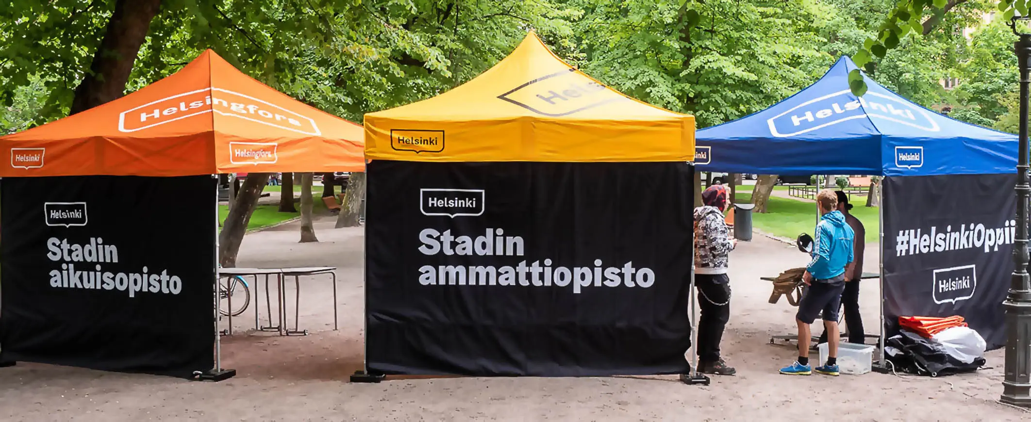 Yksilölliset pop-up-teltat ulkoilmatapahtumassa