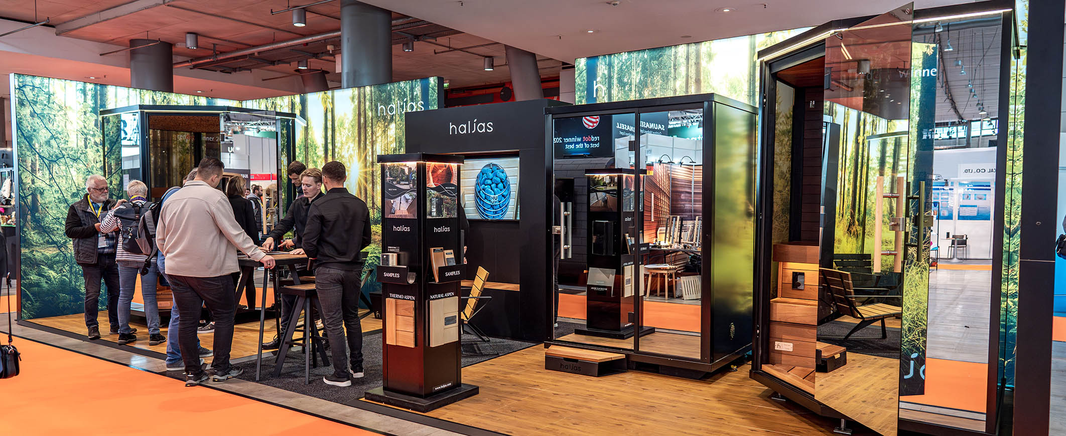 Illuminated walls at trade fair booth